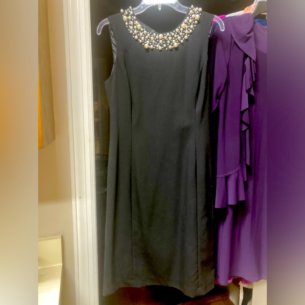 Black sleeveless dress